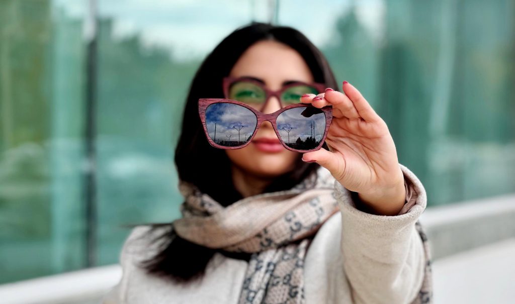 معایب عینک کاوردار چوبی